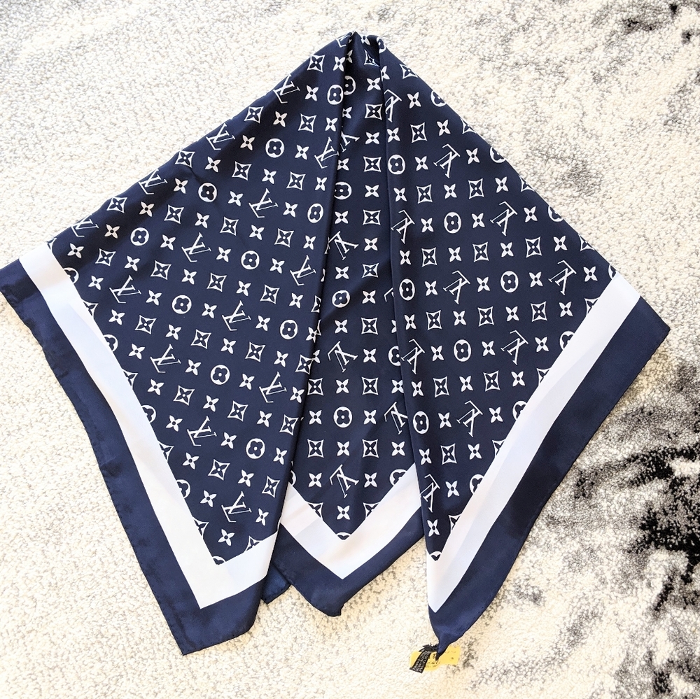 Louis Vuitton Monogram 100% silk blue scarf